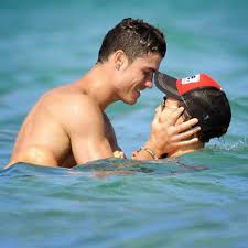 Cristiano ronaldo beso gay